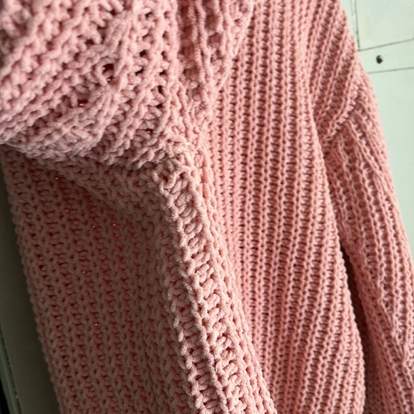 Extremely soft blush sweater - Picture 7 of 7